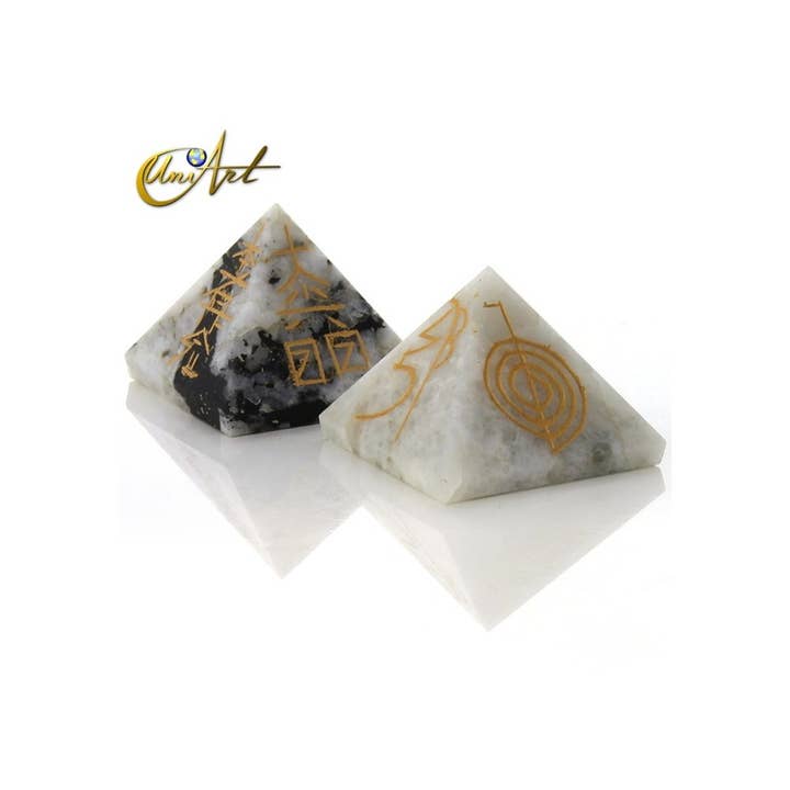 UniArt – Engroshandel Spirituelle sten og krystaller – Pyramide med de 4 Reiki-symboler