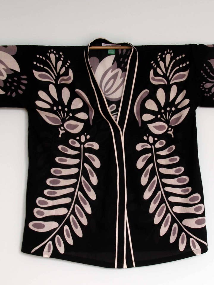 Sort Blossom kimono for engroshandel hos Les Belles Vagabondes