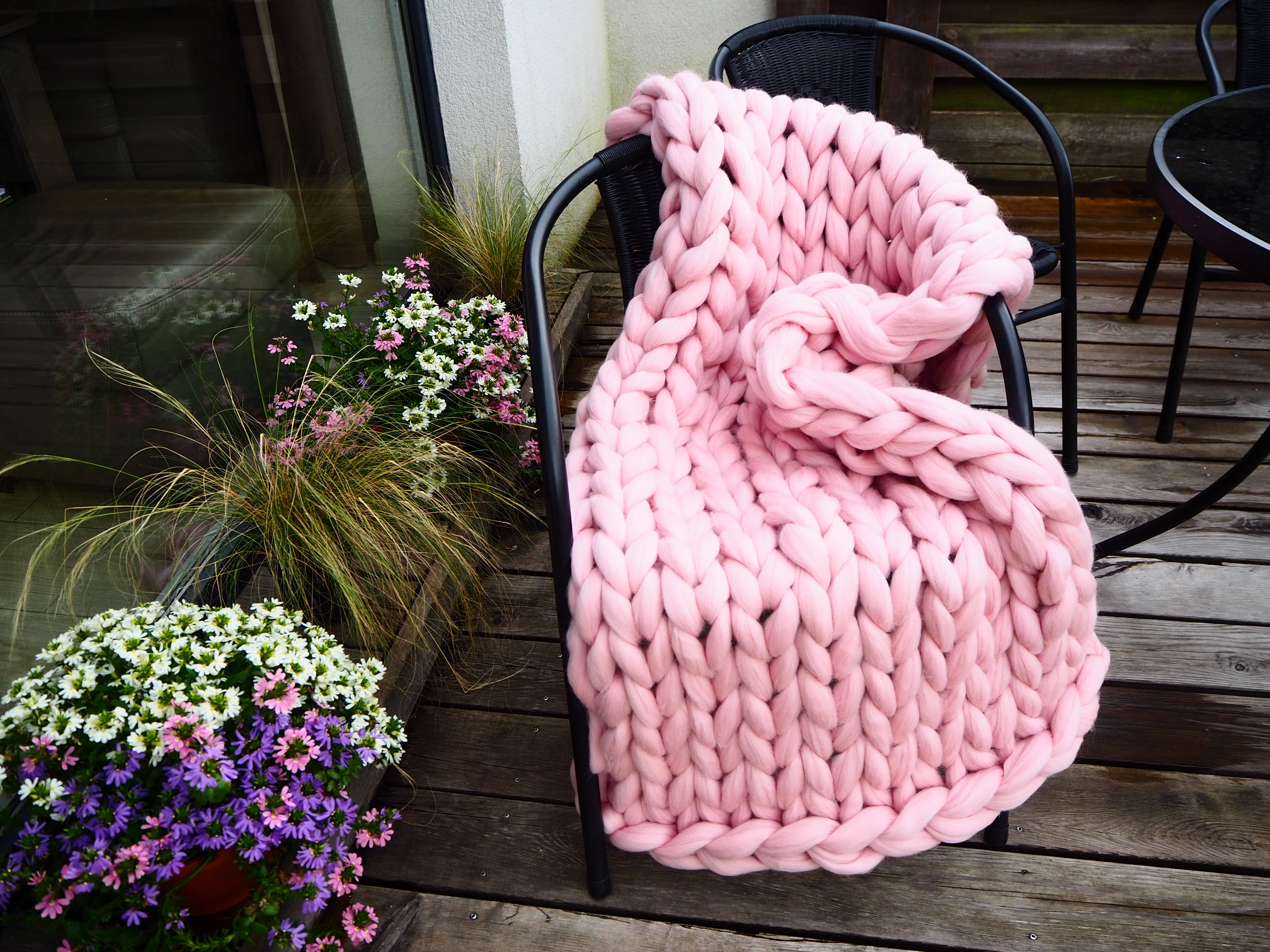 Chunky Wool Studio - Wholesale Throw Blanket - Chunky Knit Blanket  - 30 colors available6