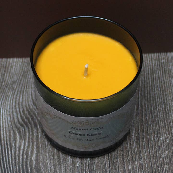 Candela in cera di soia da 8,5 oz Orange Kisses per la vendita all'ingrosso da parte di Mousai Crafts