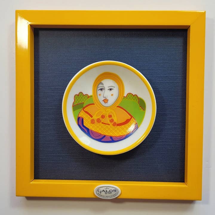 Walnut Frame Mini Bust Yellow for wholesale by Porcelanas Galos