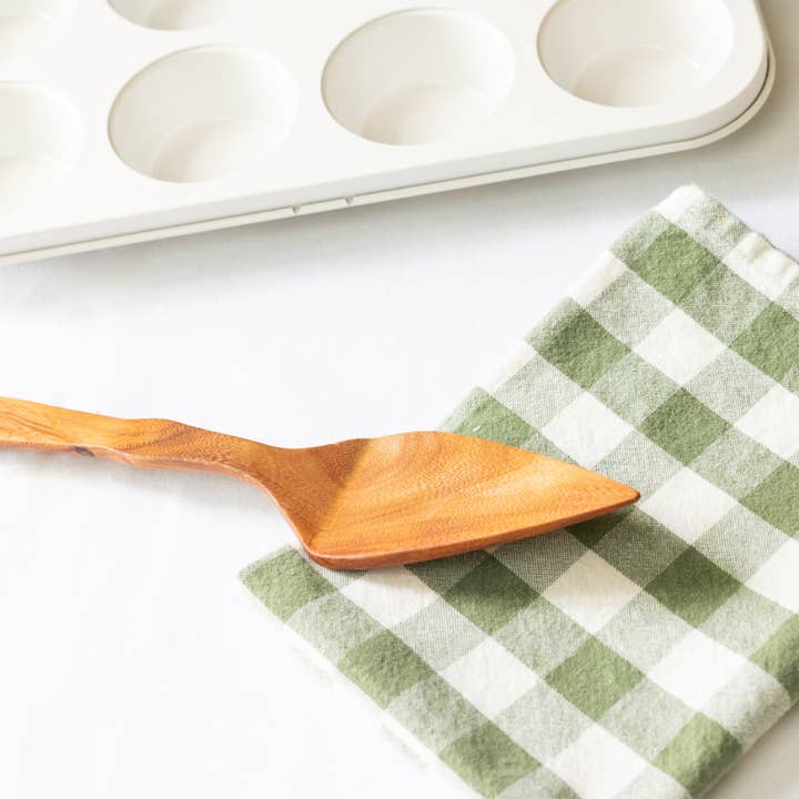 Pelle à gâteau en bois sculptée pour la vente par Upavim Crafts