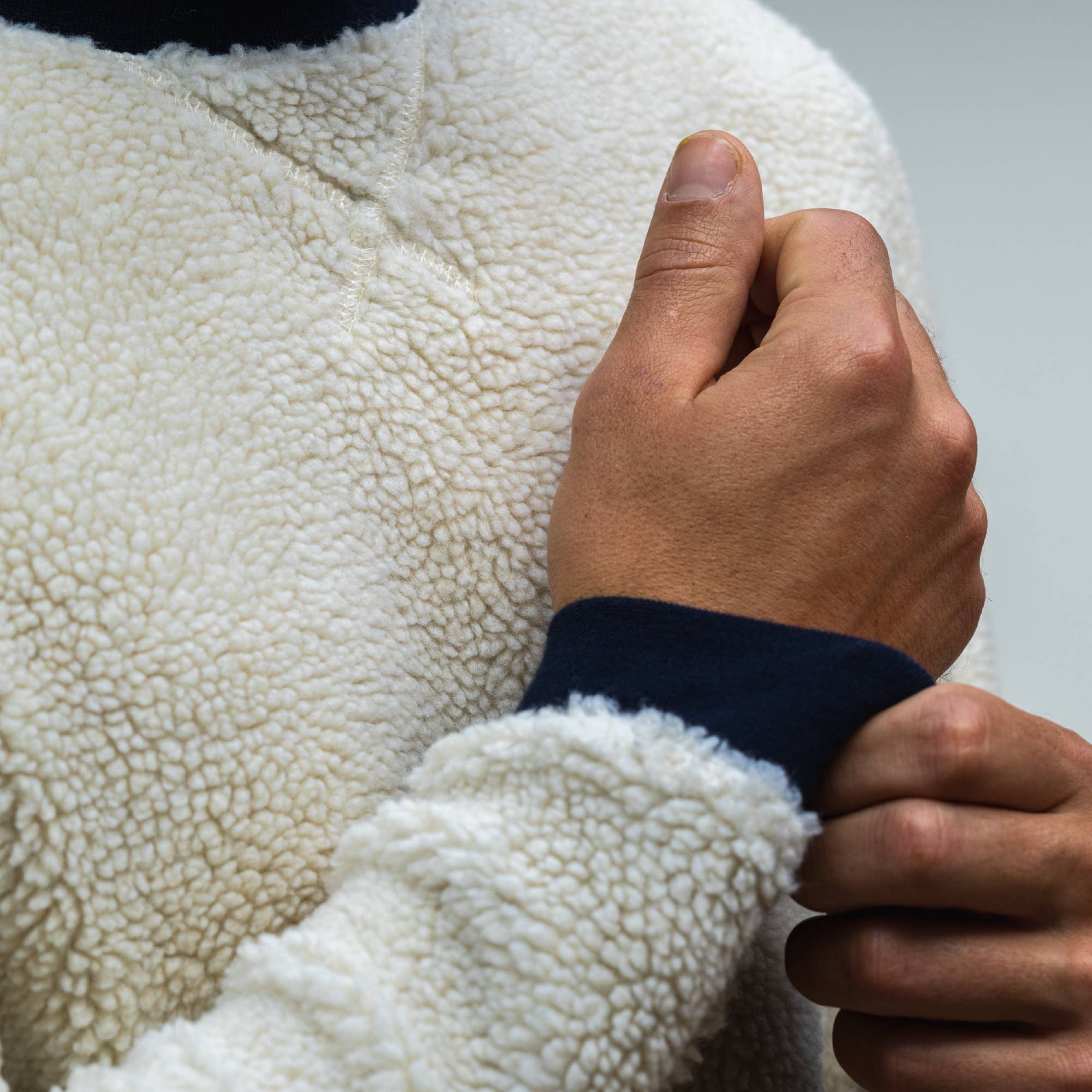 BILLYBELT – Großhandel Sweatshirt – Herren – Sherpa-Sweatshirt beige aus recyceltem Polyester2