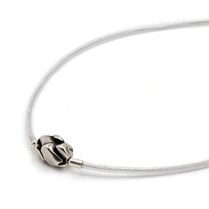 Collana Rocks Mini Nugget con gomma, argento e Mizuhiki per la vendita all'ingrosso da parte di FATES, style with a story