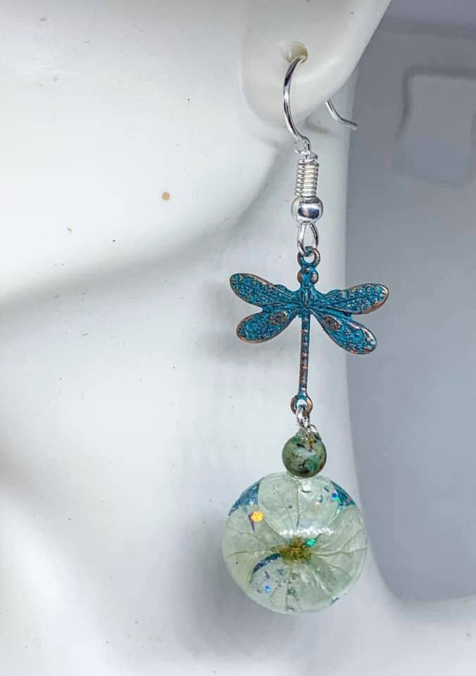 Vivian Treasury - Wholesale Dangle Earrings - Real Hydrangea Dragonfly Earrings1