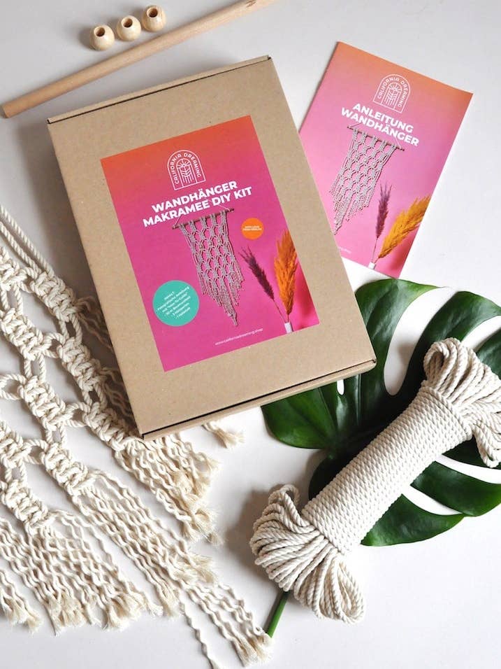 DIY macramé wall hanging kit - in English or German for wholesale by California Dreaming Macrame