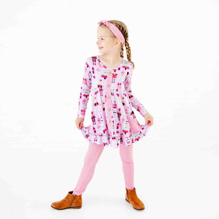 Ensemble tunique et pantalon Visions of Sugar Plums Ruffle pour la vente par Dreamiere