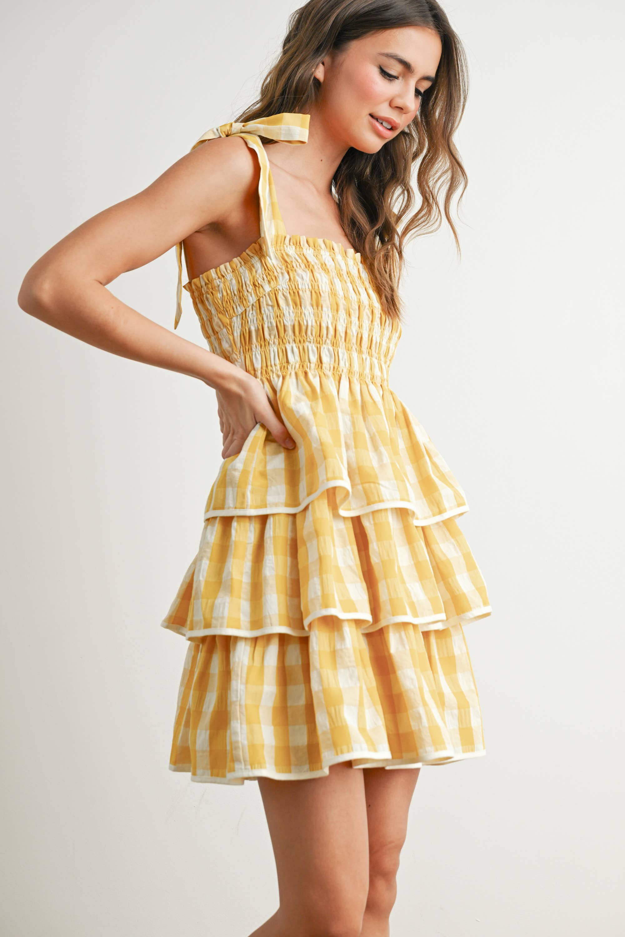 BUTTERMELON – wholesale Klänning - Dam – Klänning med knytband och volanger - BMD771418