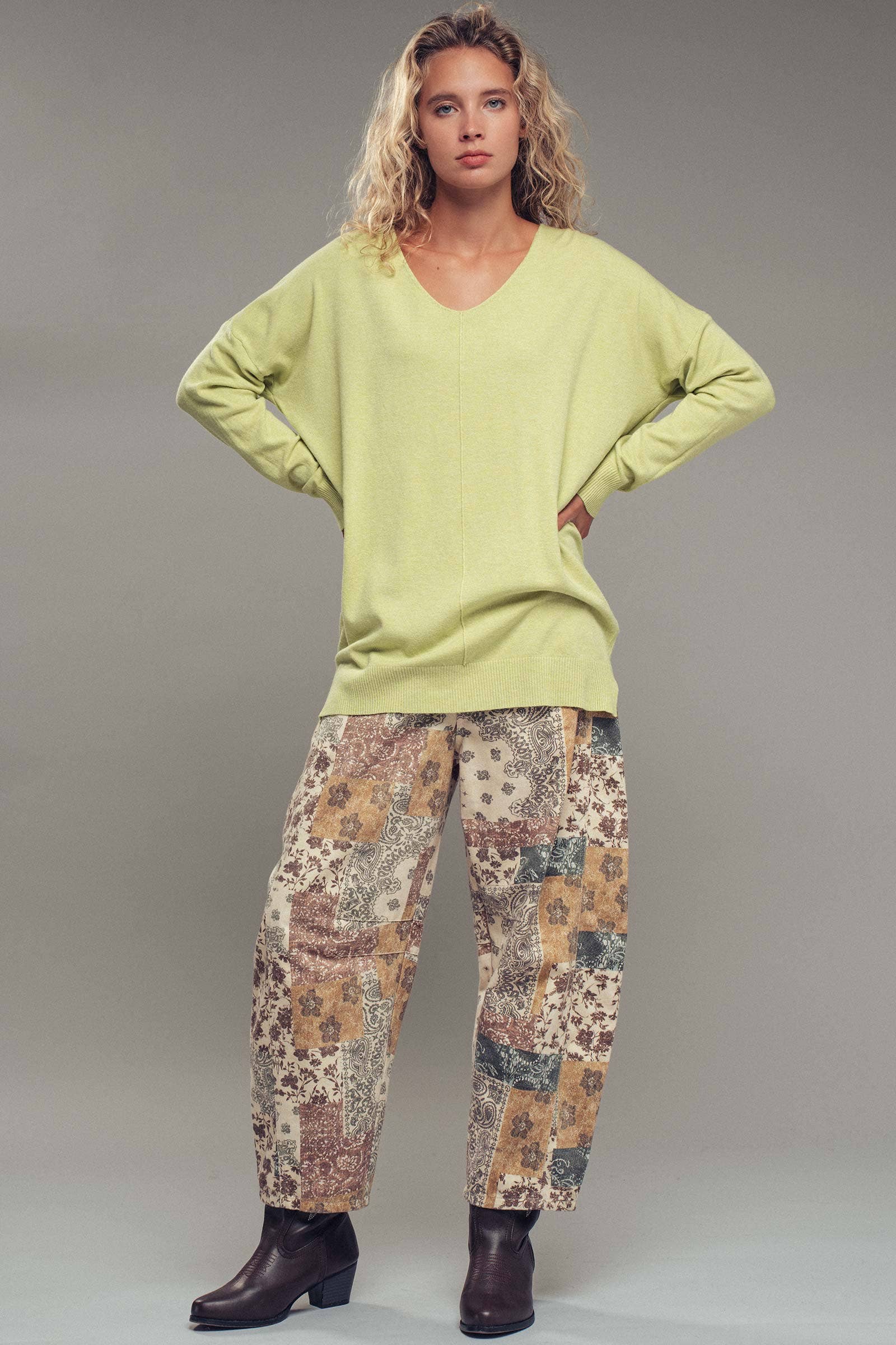 Urban Daizy - Wholesale Tunic Sweater - Women's - Relaxed High-Low V-Neck Tunic Sweater4