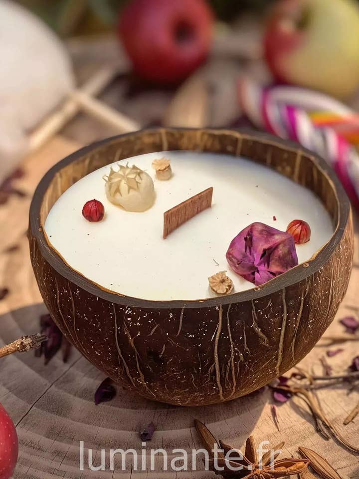 The Candle that becomes a plant Love Apple "coconut" model for wholesale by LUMINANTE