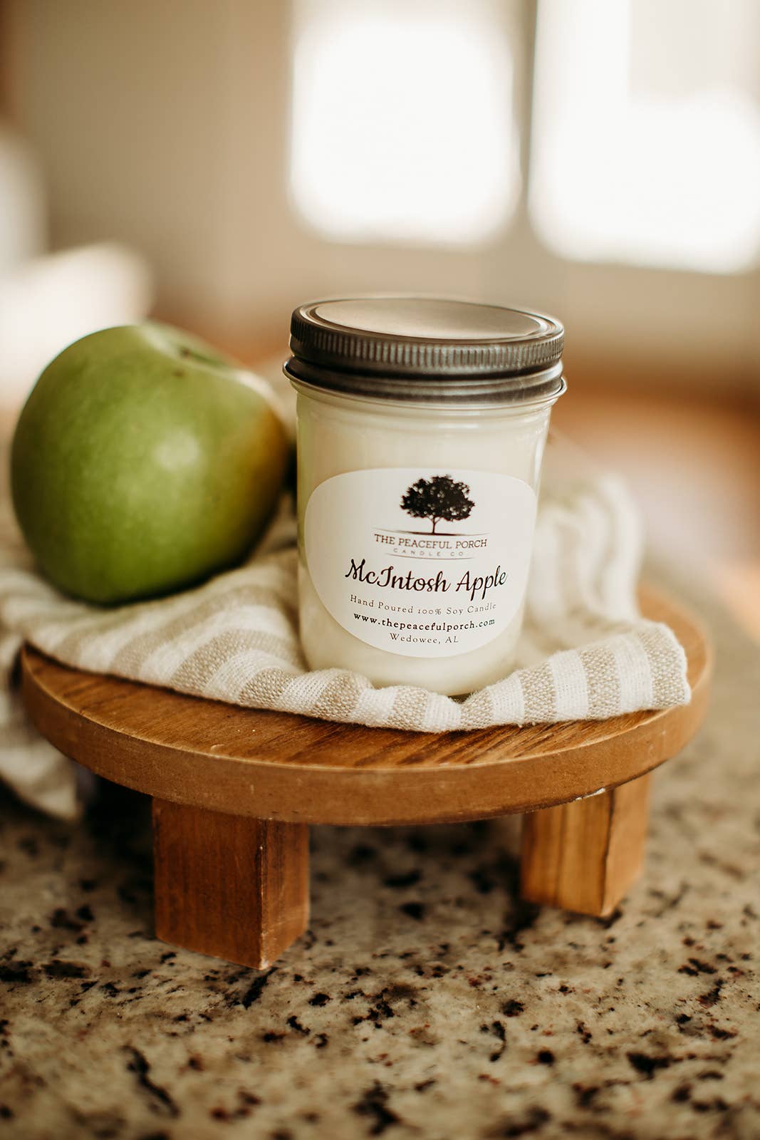 The Peaceful Porch Candle Co. , LLC – wholesale Burkljus – McIntosh Apple Soja Ljus2