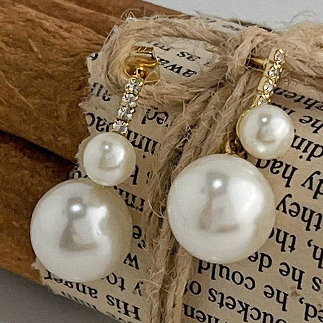 MOND HAUS - Wholesale Dangle Earrings - Dido Earrings | Double Pearl Ball Modern Design Stud0