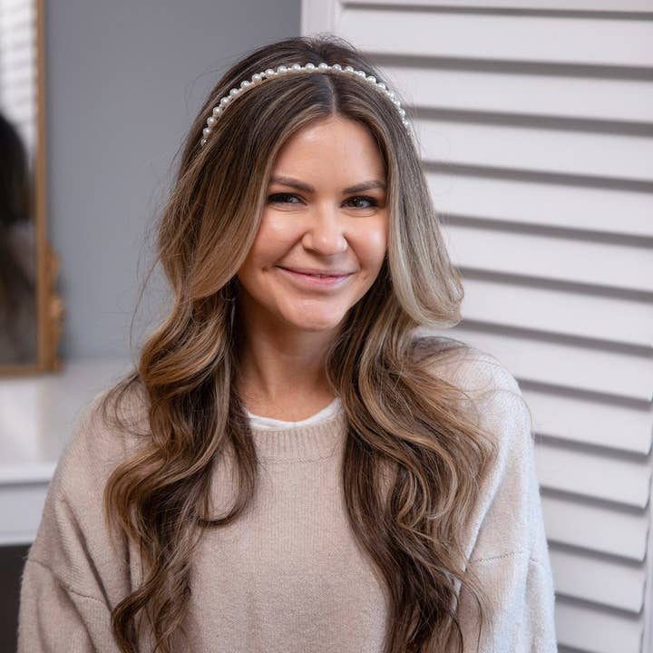 Headbands of Hope | One Purchased One Donated – Großhandel Fashion-Stirnband – Damen – Dünnes, verziertes Stirnband - Weiße Perle | Geschenk für sie