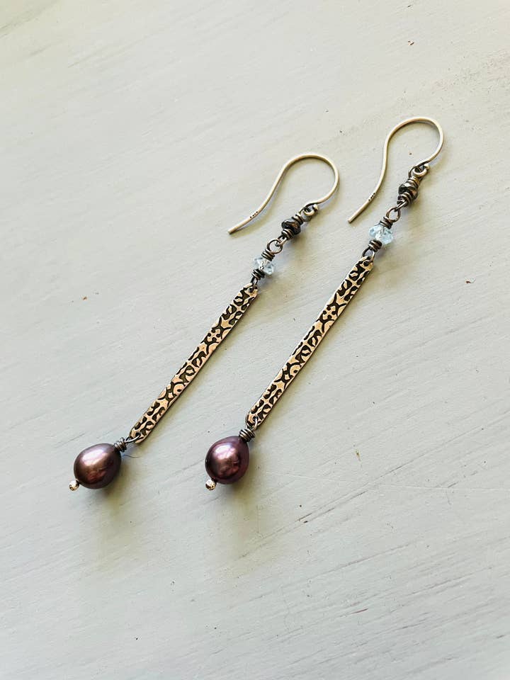 Orecchini pendenti in argento sterling con perle di pavone e pietre preziose per la vendita all'ingrosso da parte di Peaces of Indigo