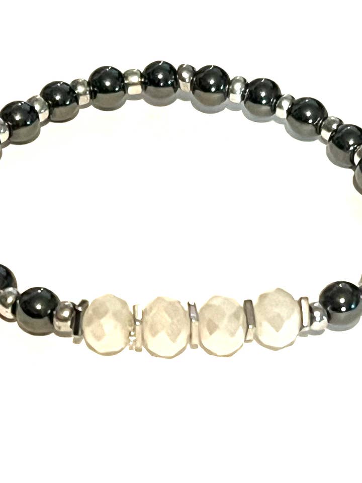 Pulseras apilables elegantes de hematita y cristal, cristales color crema para venta al por mayor de Beaded Vision Jewelry