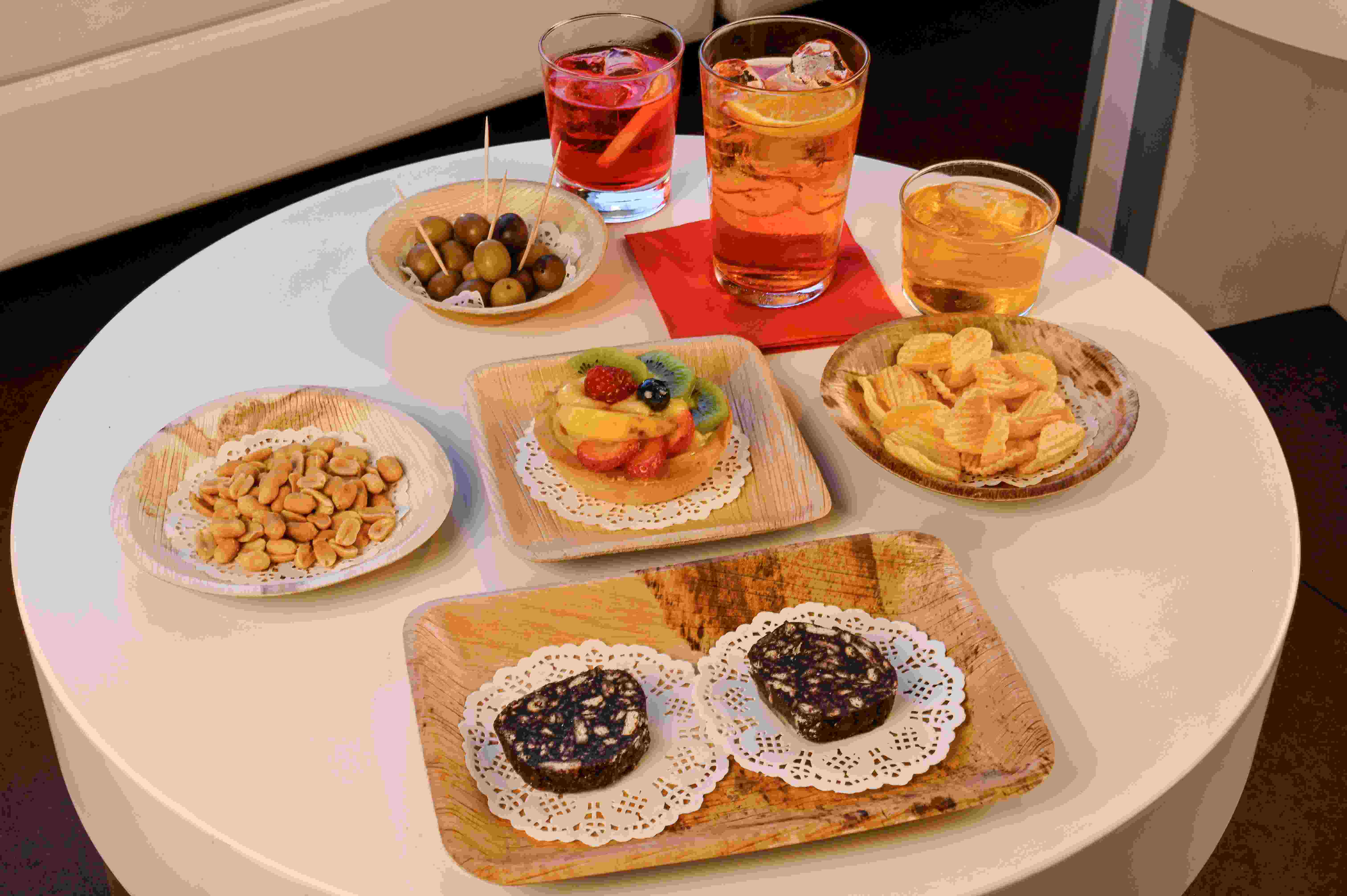 GNB S.r.l. (BioChic) - Wholesale Disposable Plate - Compostable palm leaf plate Square 15x15cm6