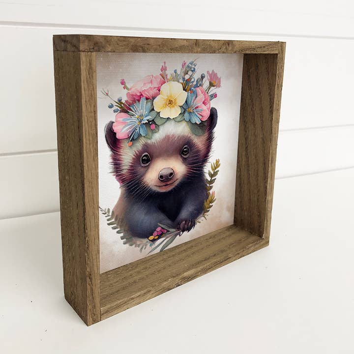 Hangout Home – Großhandel Kunstdruck – Cute Flower Wolverine - Baby Wolverine - Süßes Babytier1