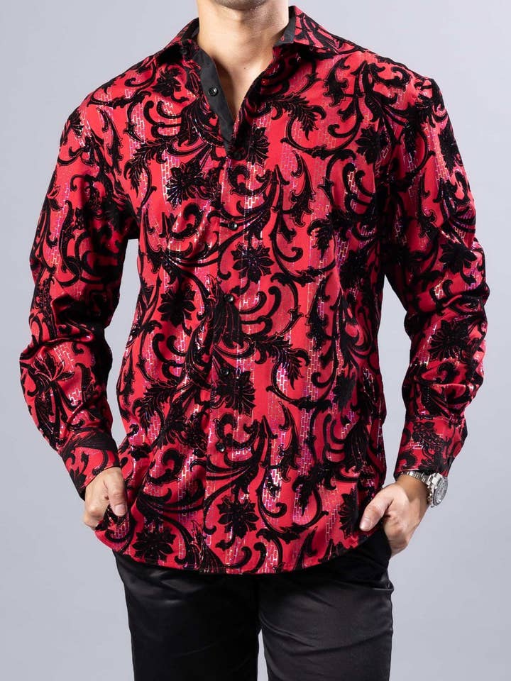 252221 - Chemise à motifs baroques en velours rouge avec boutons pour la vente par Bespoke Moda