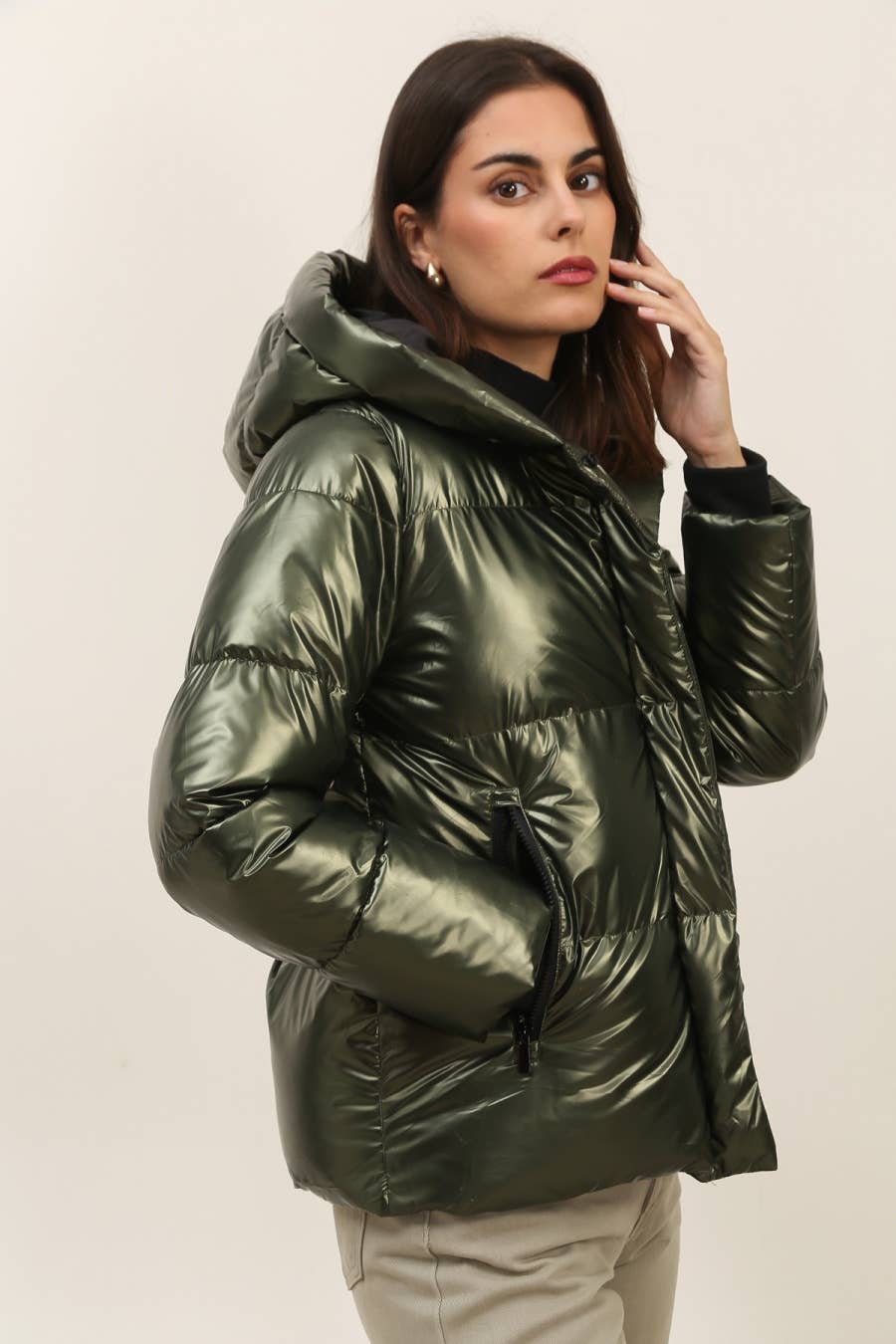 Attrait Paris - Vente Doudoune – femme - Doudoune courte matelassée à capuche bord cotes métallisée18