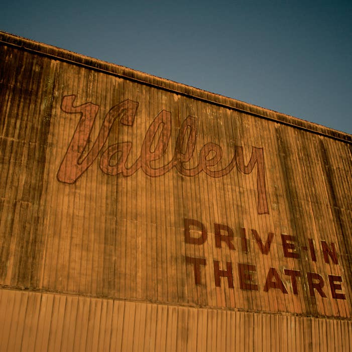 Valley Drive i 11 „x 14" sammenfiltret tryk for engroshandel hos ArtHouse And Co.