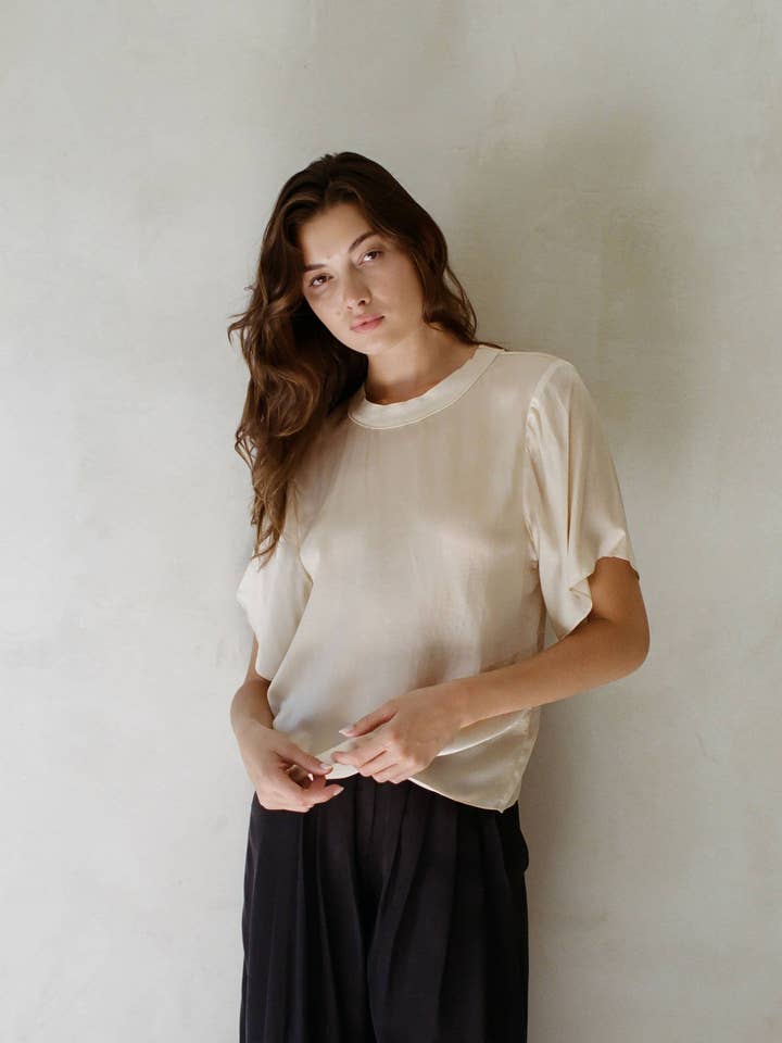 a.ren - Wholesale Blouse - Women's - AR1045 | Woven 100% Silk Round Neck Short Sleeve Top