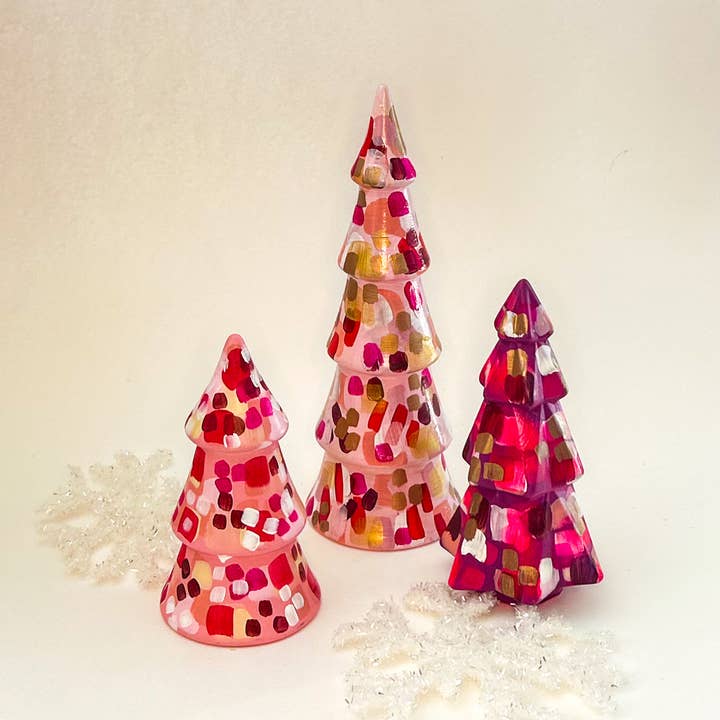 Lyserød og rød høj juletræ|Jessica Reynolds Kunst for engroshandel hos Jessica Reynolds Art