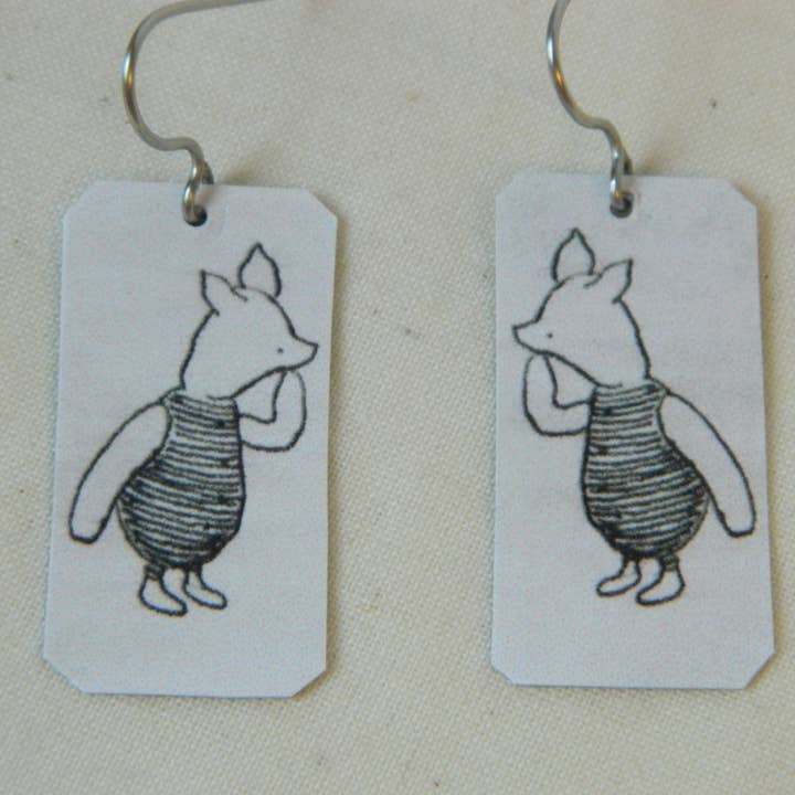 Nasse örhängen Nalle Puh Klassiska illustrationer för wholesale av Sarah Wood Studio