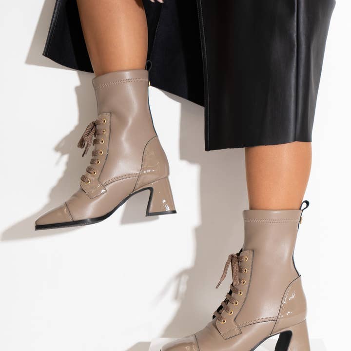 Bota Feminina THAIS10 and other Purchase Wholesale colocar botas militares. Free Returns & Net 60 Terms on Faire trending on Faire.