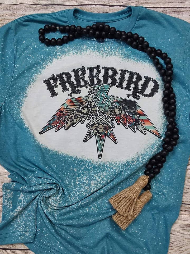 T-shirt Bleached Freebird pour la vente par Wanderlust Designs Wholesale