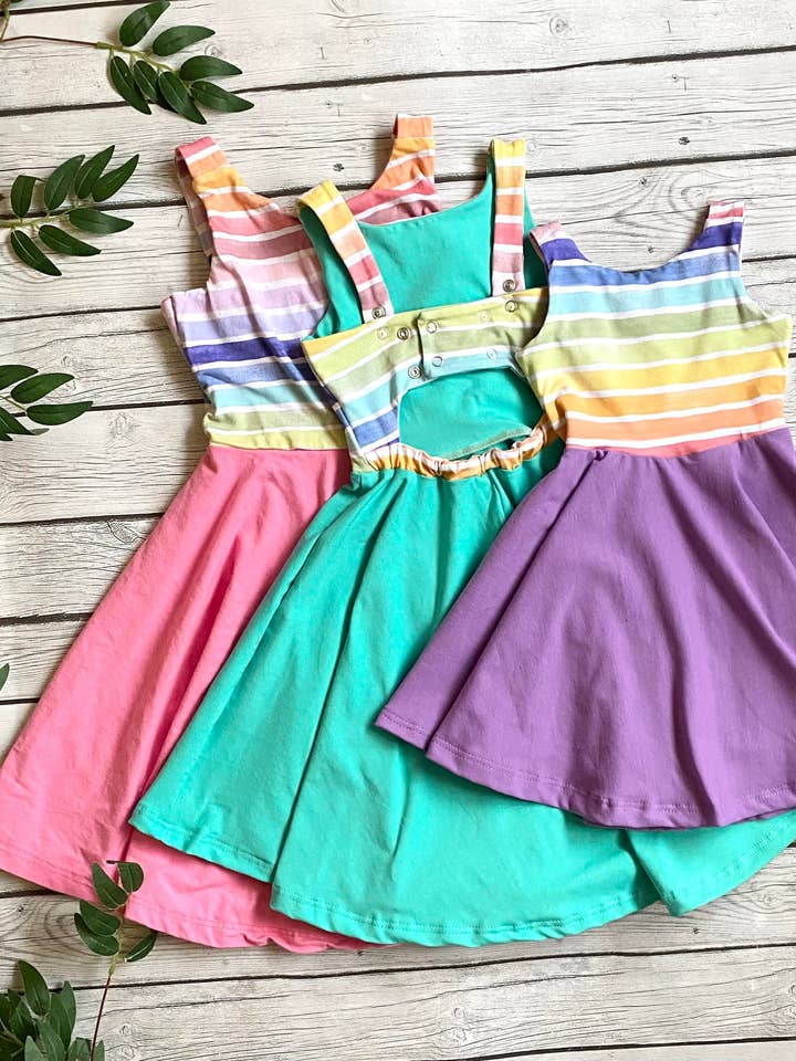 Rainbow Stripe Åben Tilbage Sommer Twirl Grow Med Mig Kjole for engroshandel hos Redeemed Made New