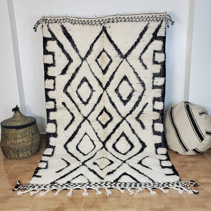 Äkta handknuten Beni Ourain-ullmatta 150×250 cm 14 för wholesale av Maroccarpets Poufs and pillows wholesale +31648976894
