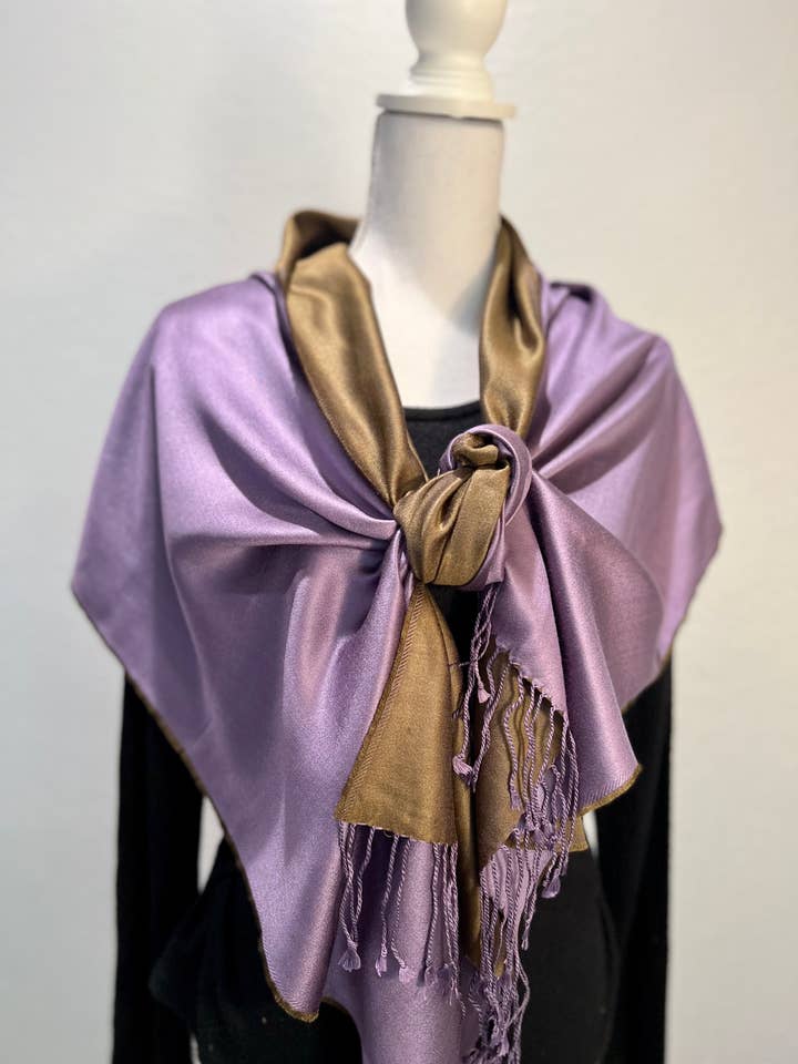 706/Foulard en soie bicolore en couleurs réversibles pour la vente par In Style Scarves
