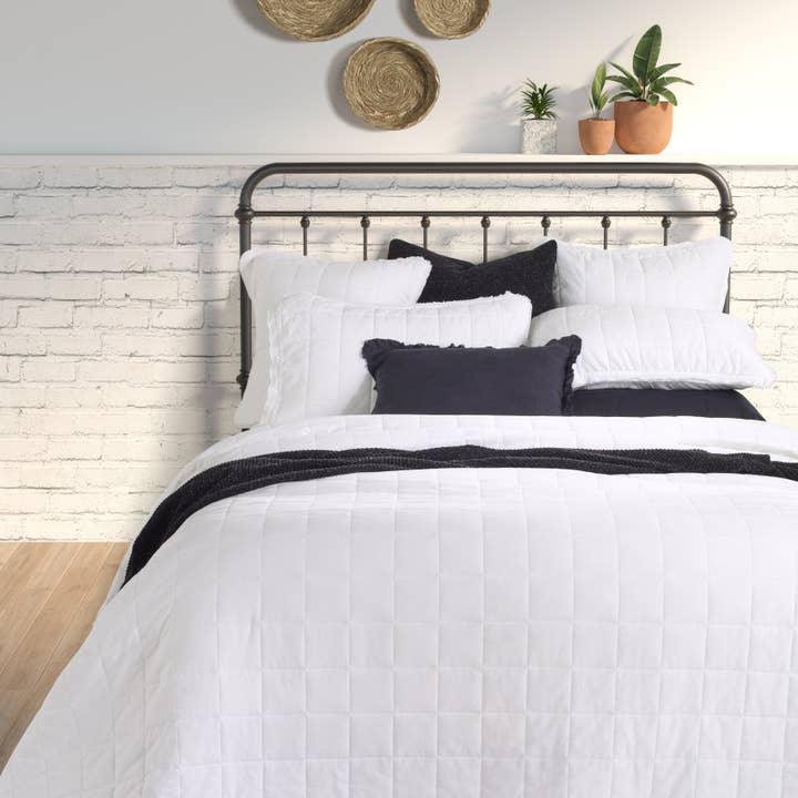 Poke white quilted linen coverlet for wholesale by Brunelli