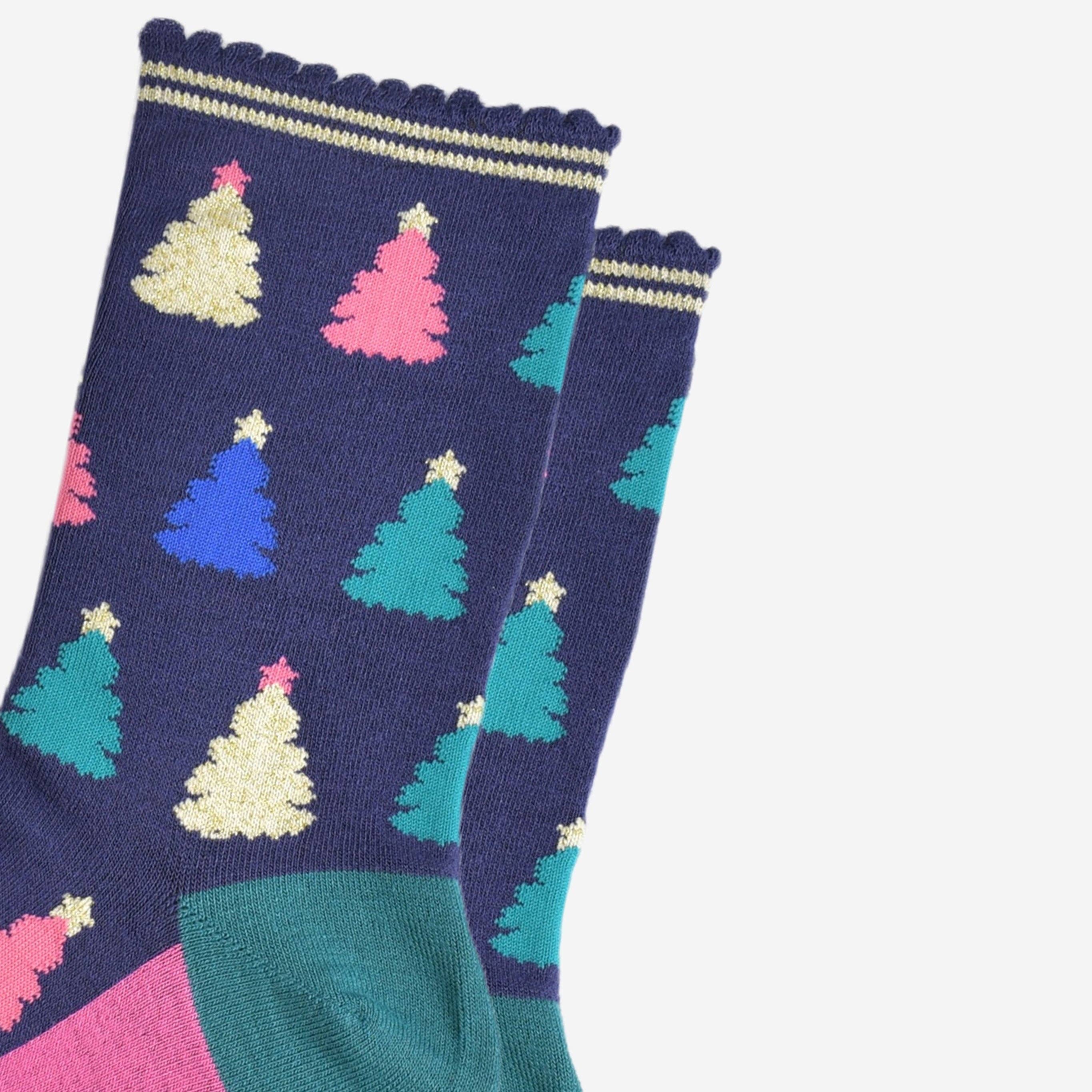 Sock Talk – Großhandel Socken – Damen – Bambussocken für Damen, Marineblau/Rosa, Weihnachtsbaum2