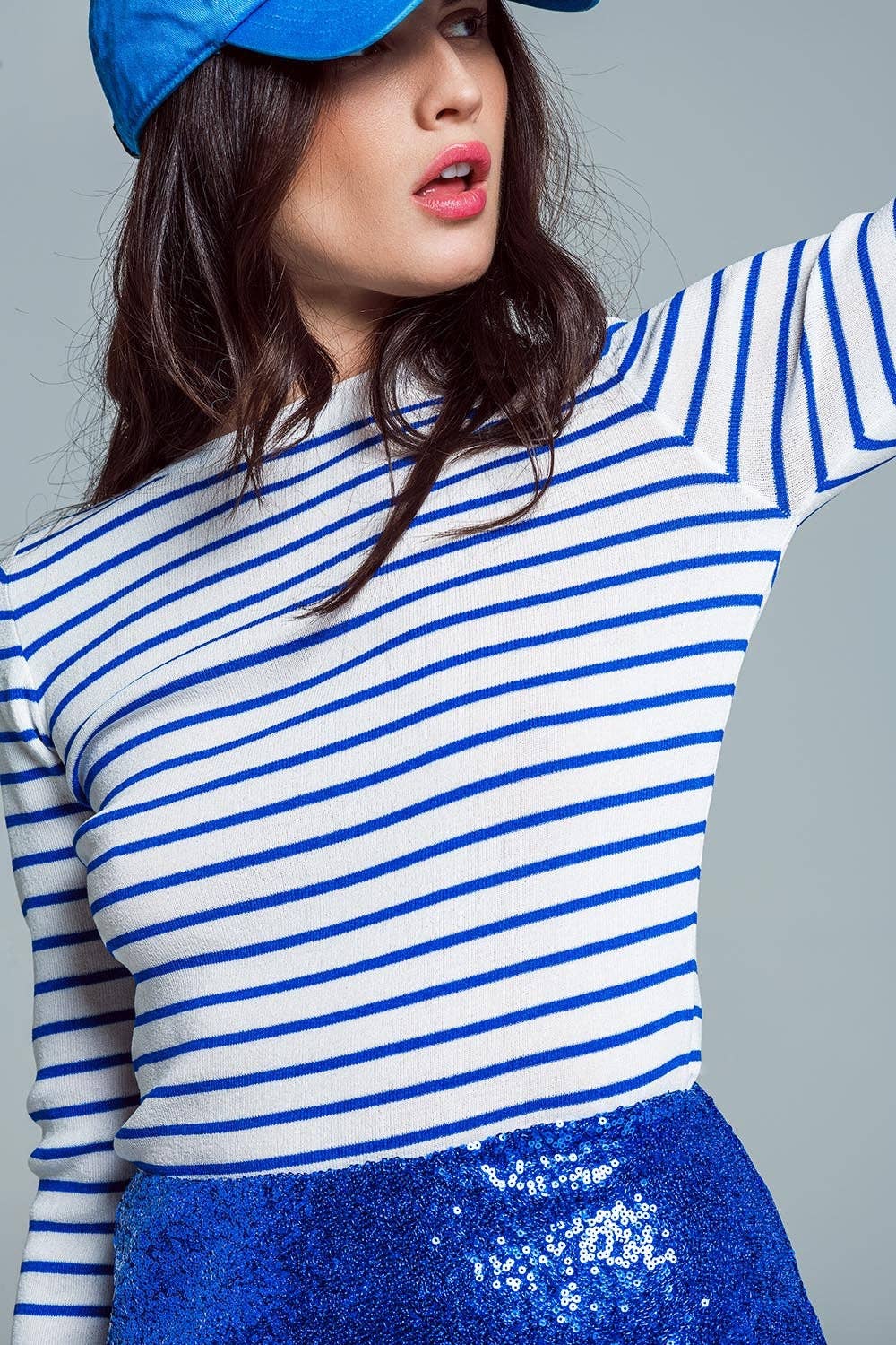 white thin sweater with blue stripes for wholesale on Faire4