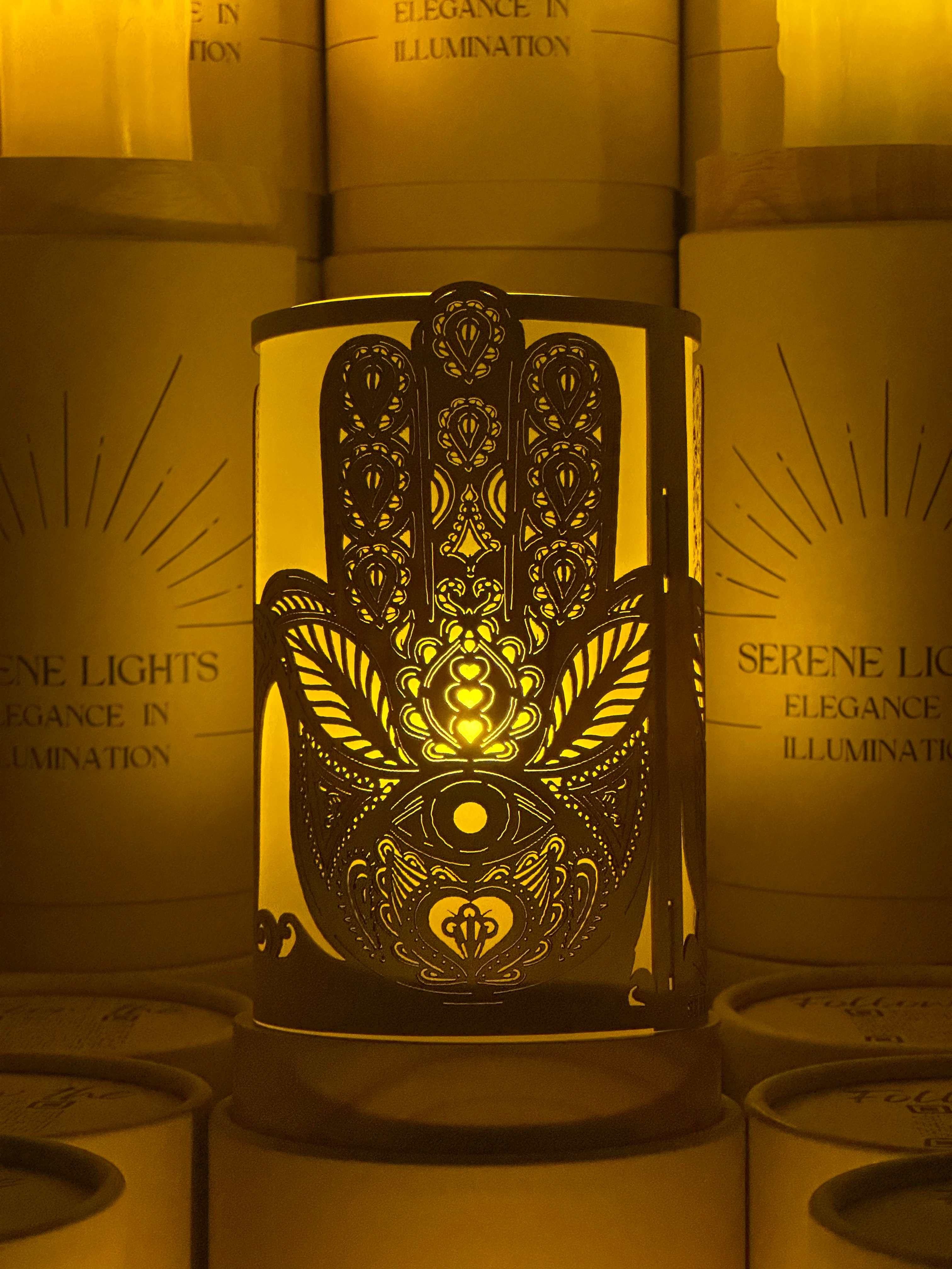 Serene Lights - Vente Décorations de table - Hamsa, Bougeoir Décoratif – Gravé au Laser, Placage de Bois Fait Main, Bougie LED Rechargeable5