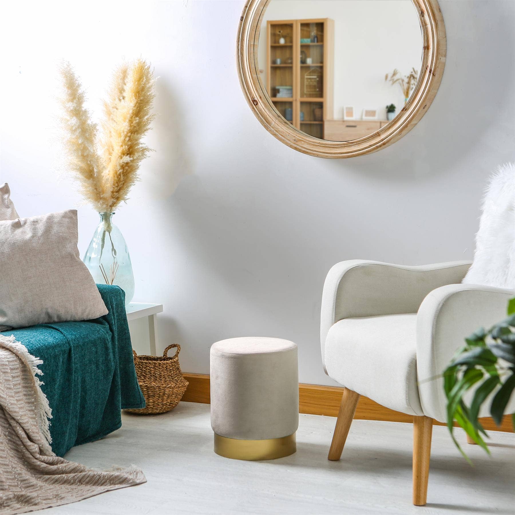 Rinkit Ltd – Großhandel Hocker – Runder samtbezogener Hocker als Fußbank – 29 cm Durchmesser x 36 cm Höhe – von Harbour Housewares36