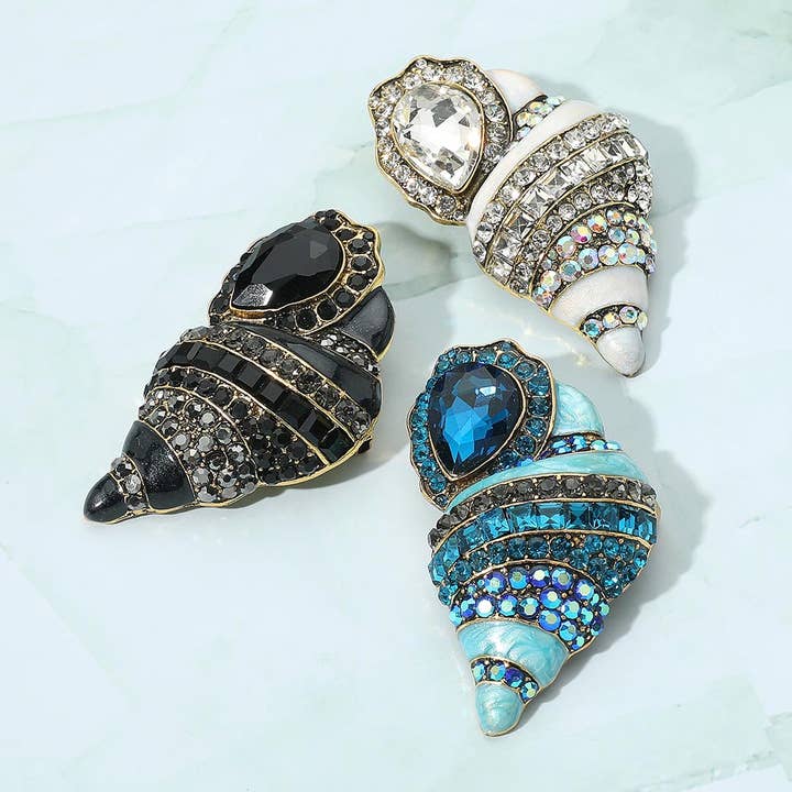 Broche de Concha de Mar Esmaltada con Piedras Engarzadas para venta al por mayor de Madeline Love