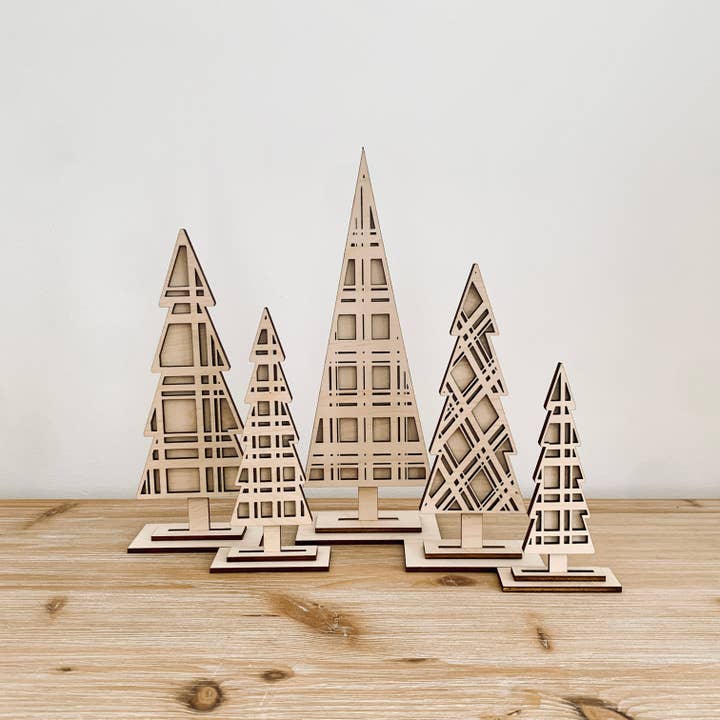 Set di 5 Alberi a Quadri in Legno Decorazione per la Casa per le Feste da Mensola© per la vendita all'ingrosso da parte di Aurora North Home