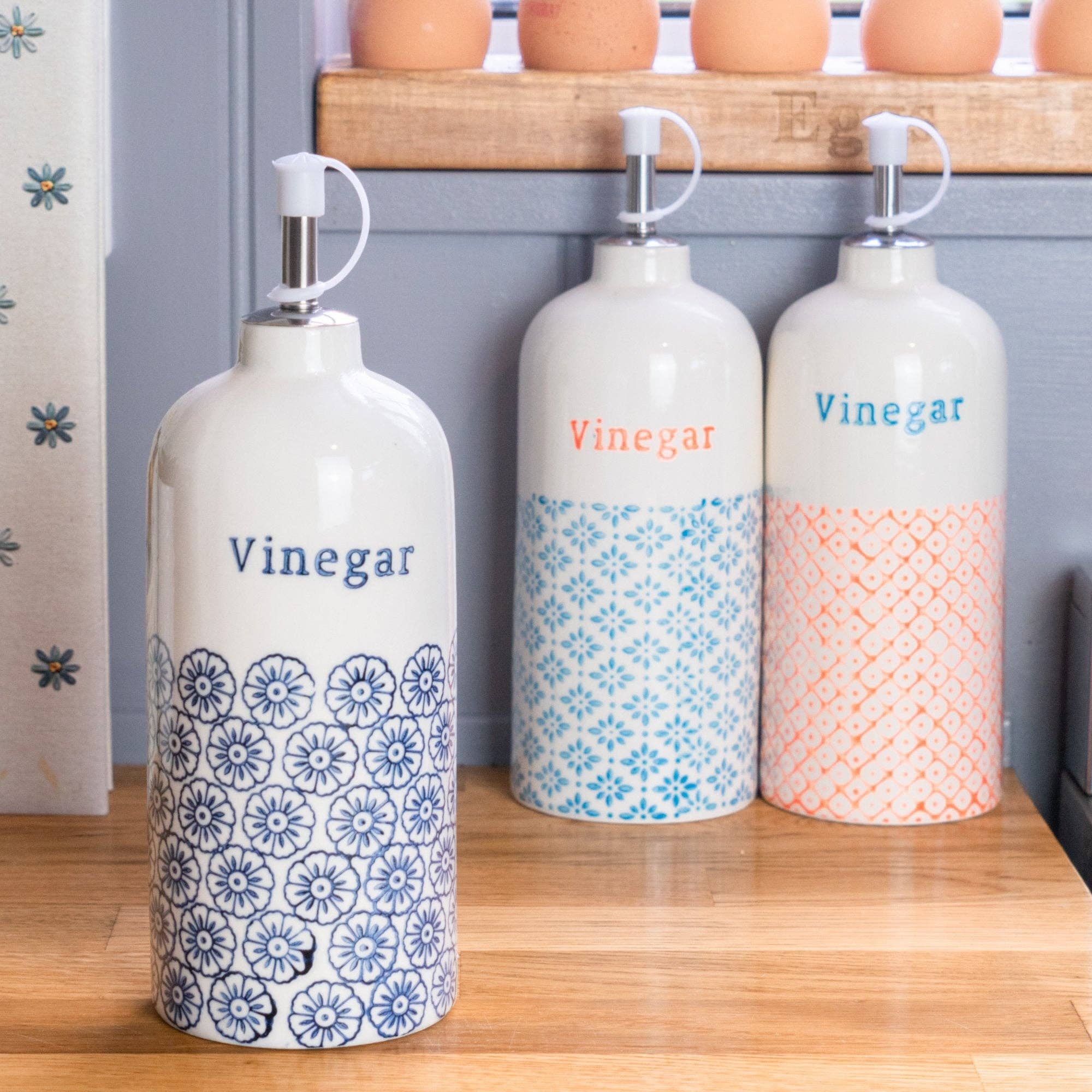 Rinkit Ltd - Wholesale Oil/Vinegar Dispenser - Nicola Spring Hand-Printed Vinegar Bottle Orange Blue 500ml3