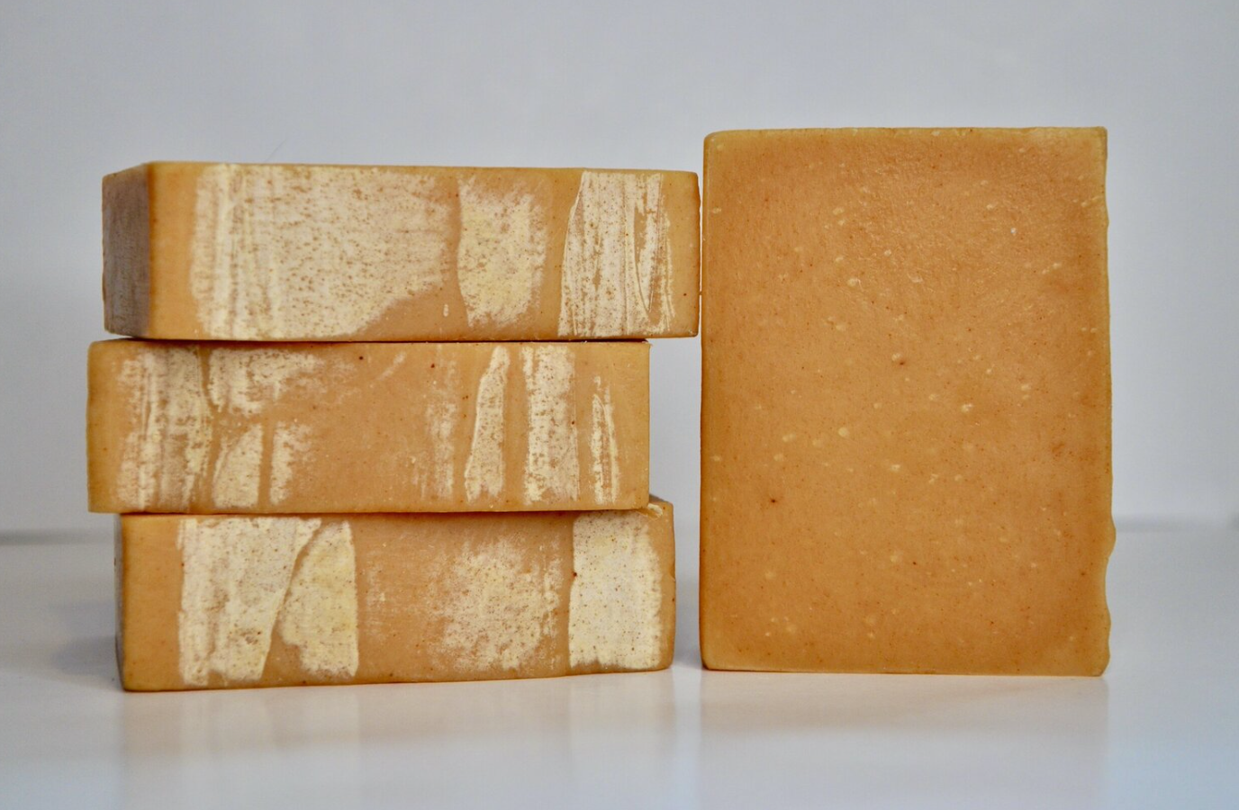 Siena Soap Company - Vendita all'ingrosso Saponette - Barretta per la carnagione al miele e curcuma0