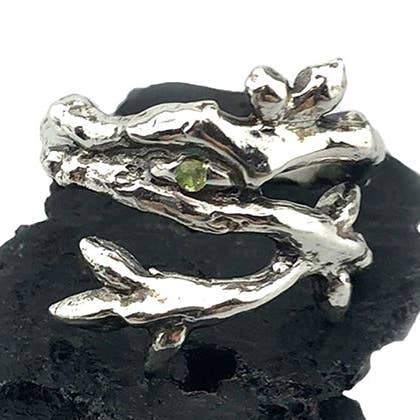 Twiggy Ring - Peridot för wholesale av Hellhound Jewelry