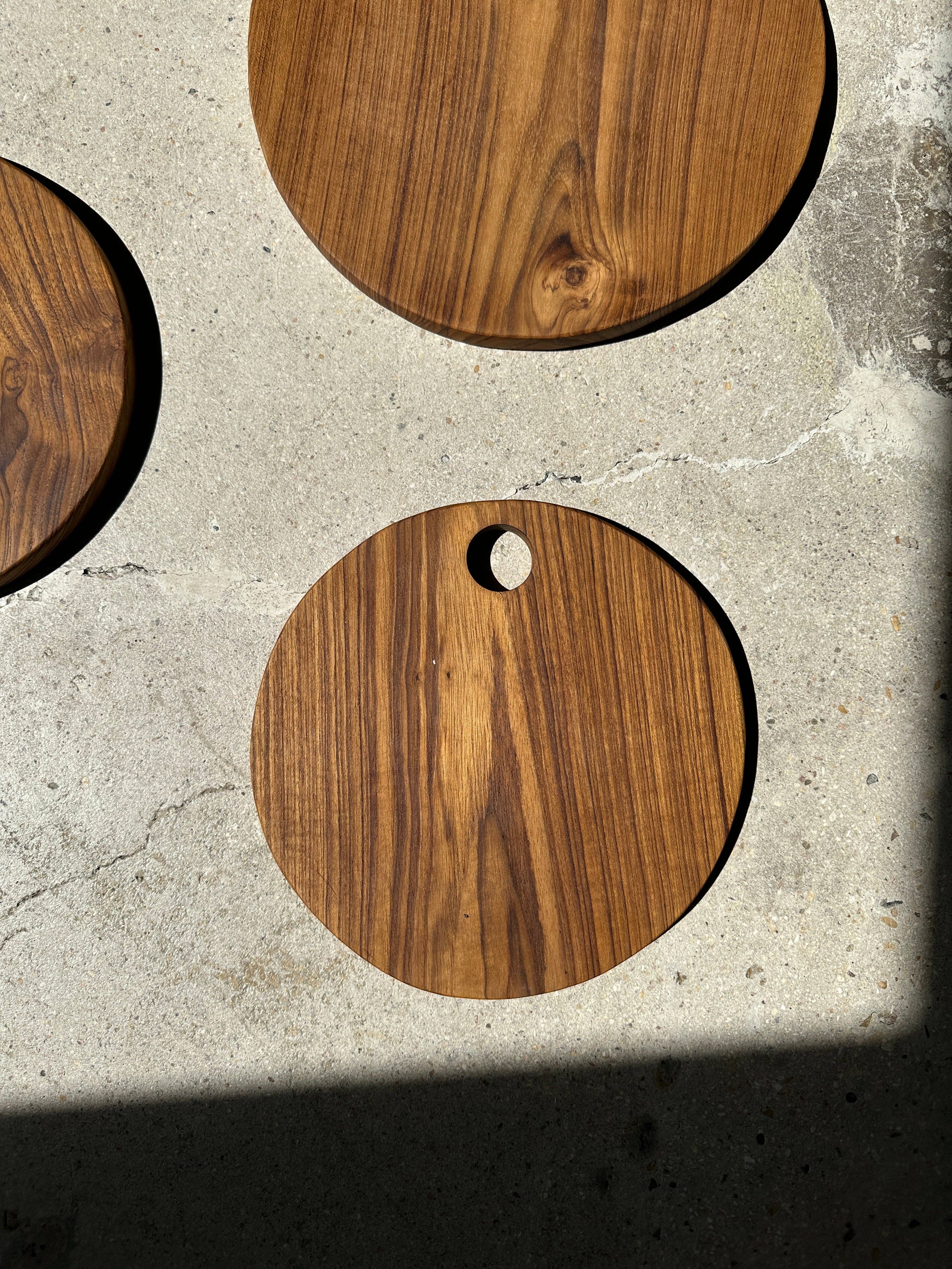 Office Objets – wholesale Skärbräda – Rund skärbräda i urholkad teak D:3022