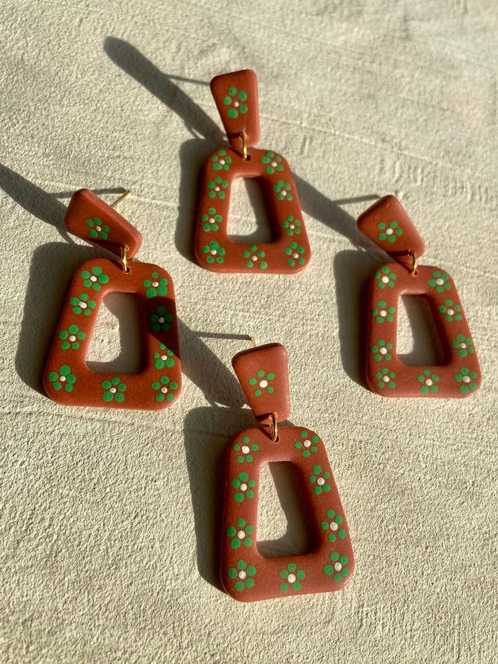 Florecitas De Barro voor wholesale door Divine Earth Clay