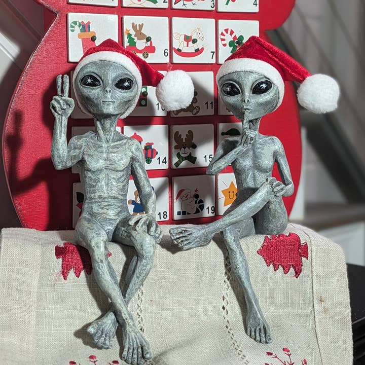 John Bernard & Company - Wholesale Decorative Figurine - Alien Christmas Decoration Alien Statues Ledge Loungers