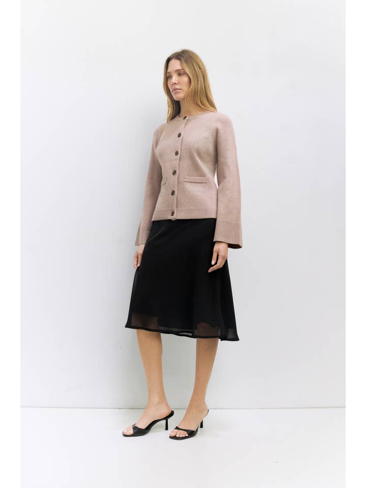 MOD REF – Engroshandel Cardigan - Dame – The Tyler Cardigan | Kvindesweater med klokkeærmer og knapper14