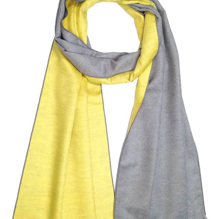 Seabright Écharpe en flanelle de soie jaune et gris clair pour la vente par Seabright