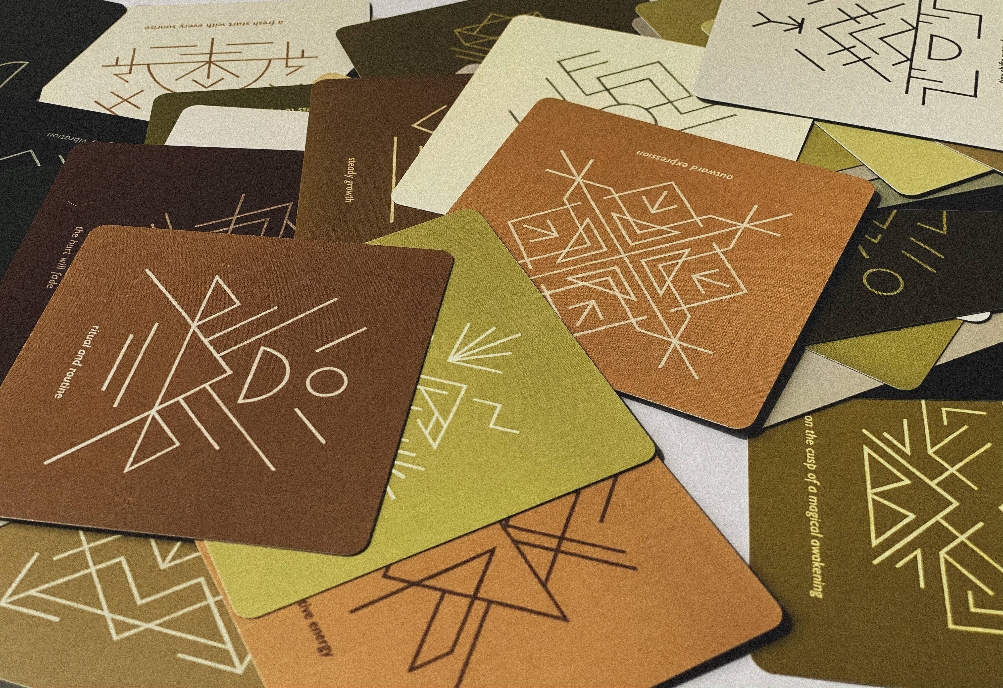 The Hollow Valley - Wholesale Tarot Cards - Hollow Valley Sigil Oracle7