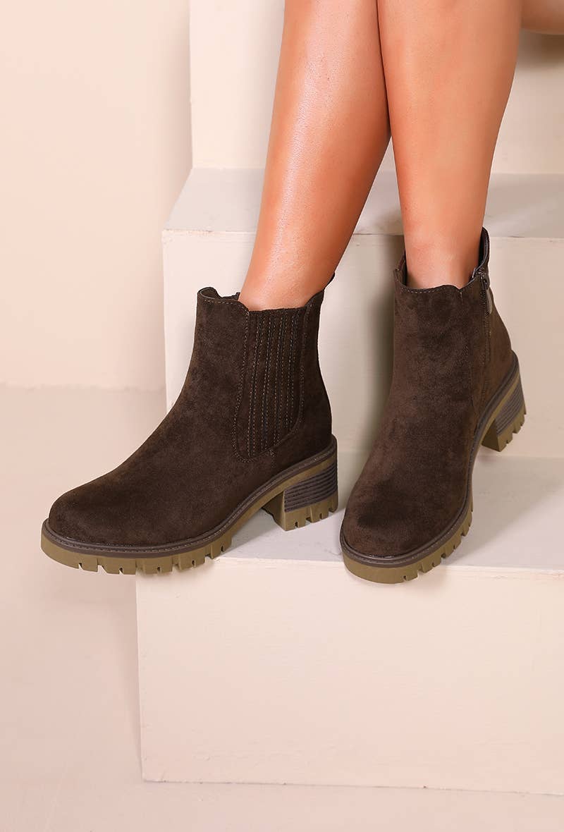 Joia Paris - Wholesale Boots - Women's - Women's ankle boots with block heel and lug sole WZ-7114