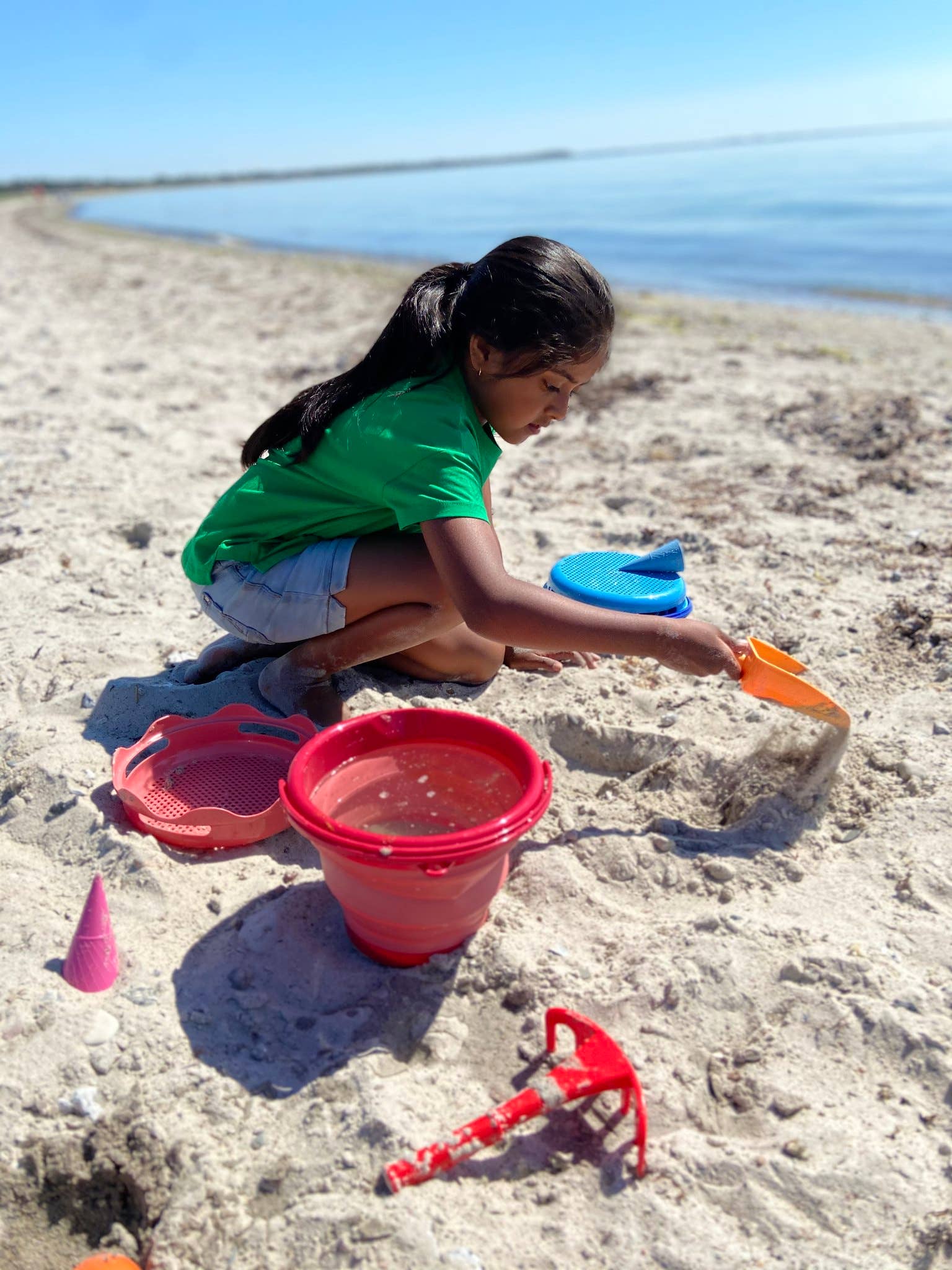 HQ Kites & Designs - Wholesale Beach/Pool Toy - Kids & Baby - 7in1 Sand Toy - 7 Piece Set - Compact &2